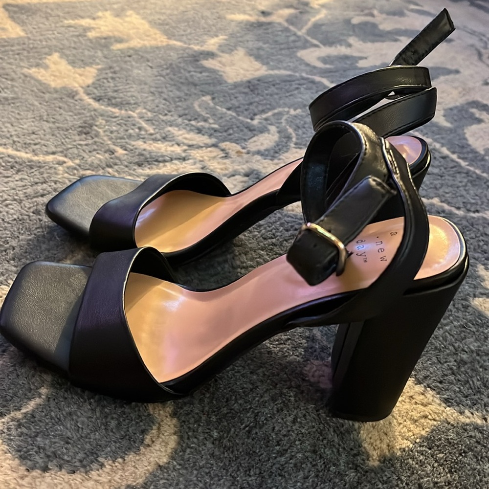 Target heels - Picture 3 of 5